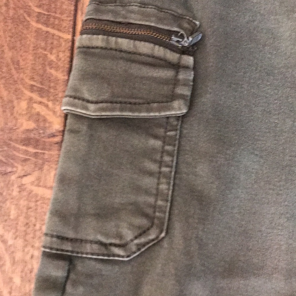 🛑SOLD🛑Comfy super slim leg olive green cargo pant - Picture 3 of 15